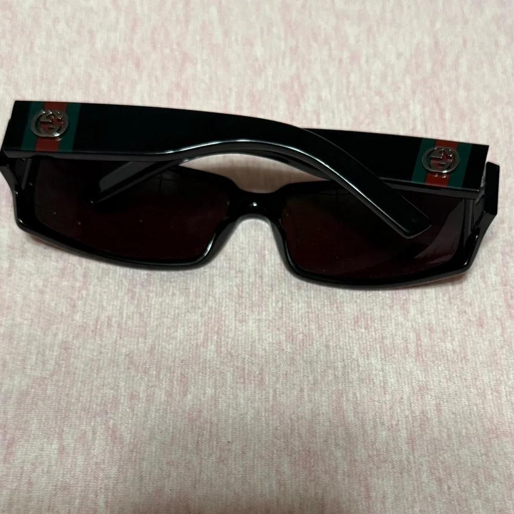 Gucci Black Rectangular Men's Sunglasses with Dark Lenses - Picture 3 of 5
